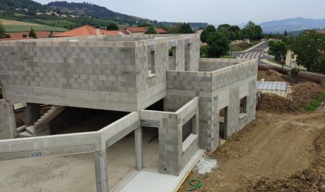 Construction maison individuelle par SAMPAIO CONSTRUCTION entreprise de maçonnerie générale à Chanonat