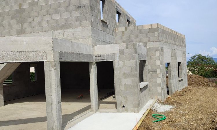 Construction maison individuelle par SAMPAIO CONSTRUCTION entreprise de maçonnerie générale à Chanonat